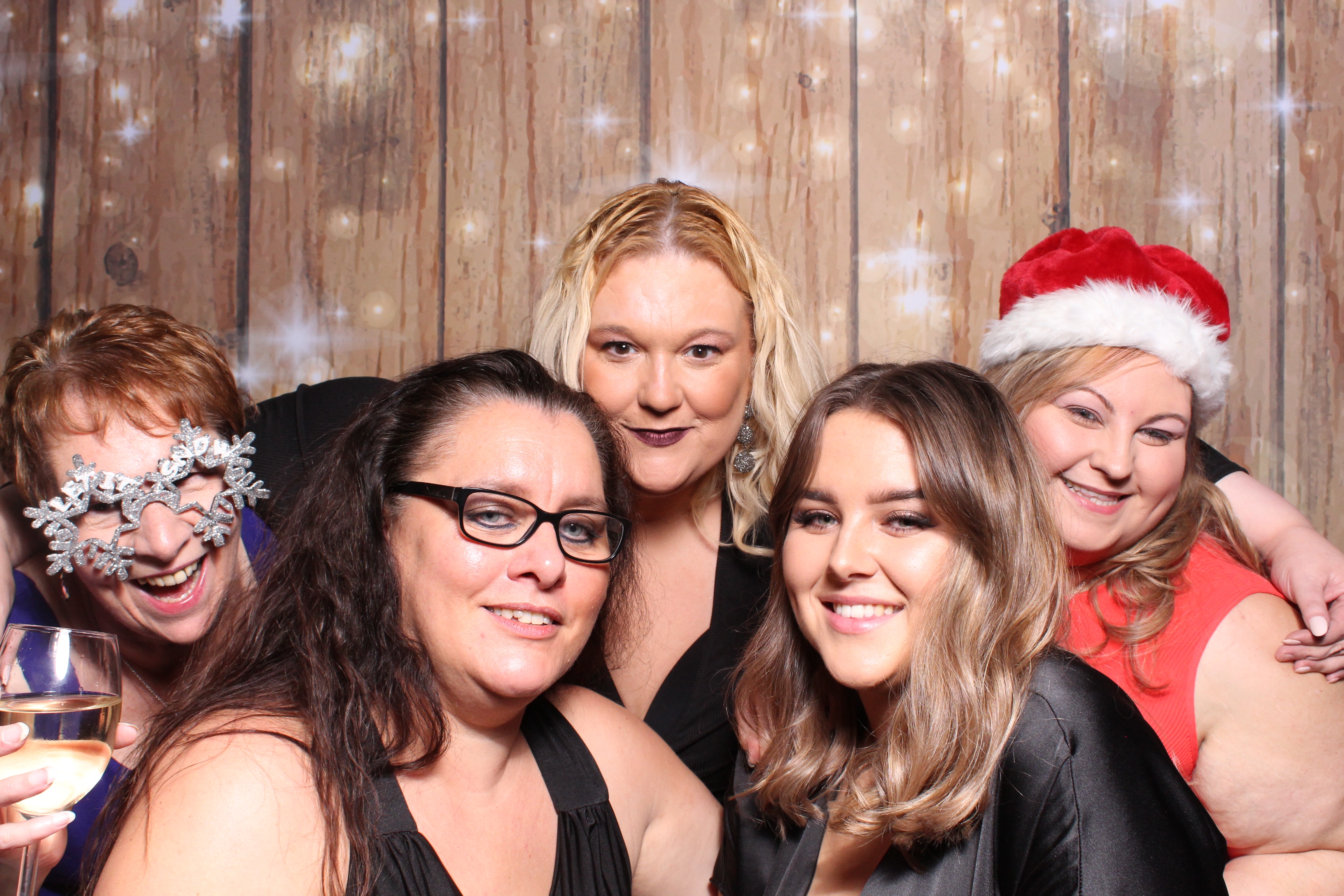 Tes Christmas party  | View more photos from the event at gallery.magicimages.uk/u/MagicImages/Tes-Christmas-party